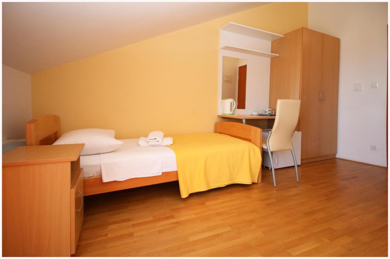 Guest House Lav พรีมอชเตน ภายนอก รูปภาพ